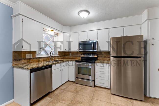 Building Photo - 512 Cindy St