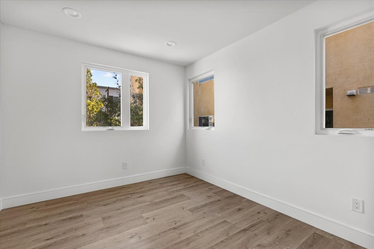 Building Photo - 860 N Hudson Ave