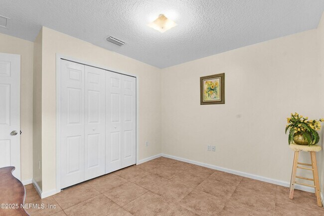 Building Photo - 237 N Hidden Tree Dr