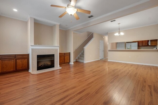 Building Photo - Spacious 3 Bedroom Townhome with Fireplace & Deck