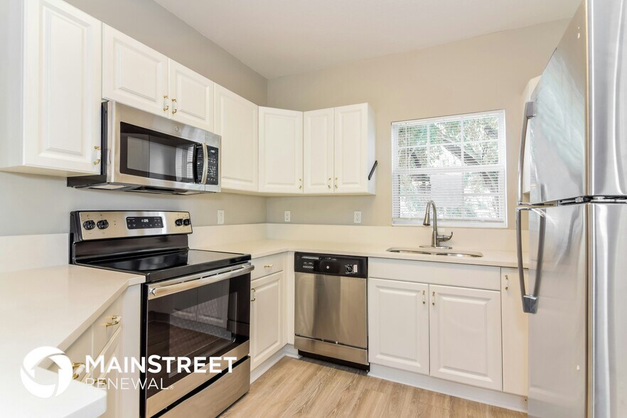 Building Photo - 1711 31st Ave E