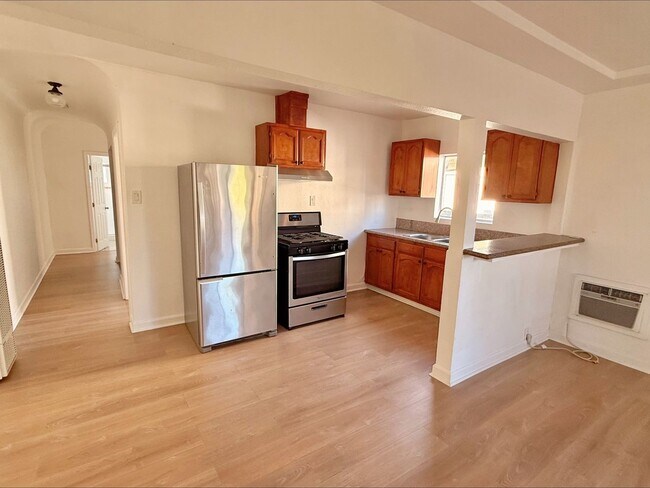 Building Photo - 3659 6th Ave