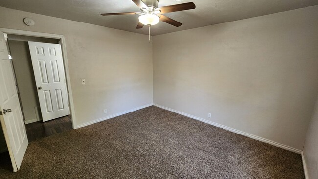 Building Photo - Remodeled 3 bedroom 1 bathroom house in Ed...