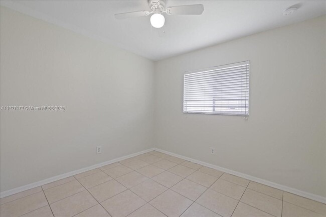 Building Photo - 1529 SW 15th Pl