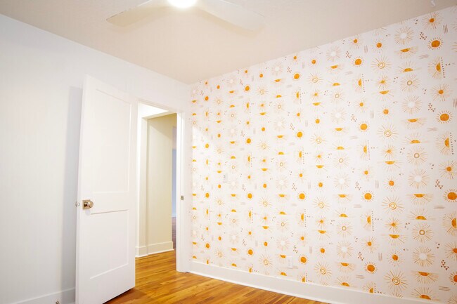 Building Photo - 4811 W Rose Hl St