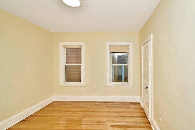 Building Photo - 106 Greenbrier St