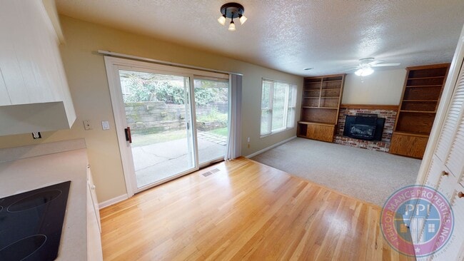 Building Photo - West Linn Hidden Springs Neighborhood / Si...