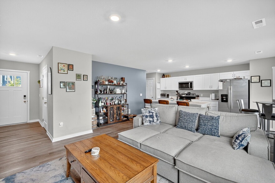 Building Photo - 2541 SE Hawkins Dr