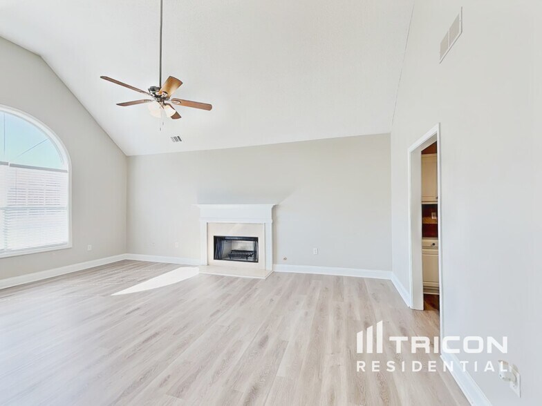 Building Photo - 260 Brook Hollow Dr