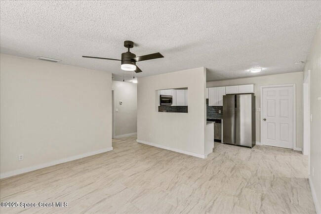 Building Photo - 1104 Azalea Ln