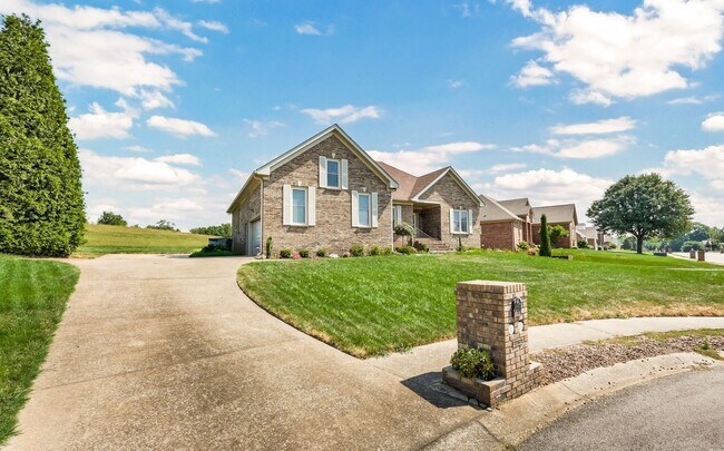 Building Photo - Beautiful Home on a Quiet Cul-de-sac
