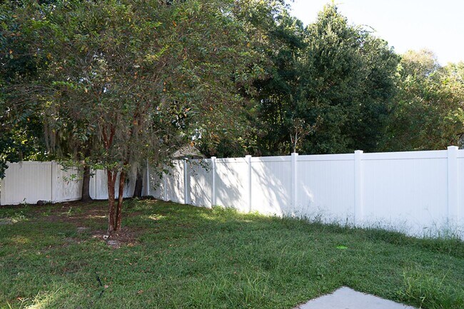 Building Photo - Four Bedroom in Shadow Moss