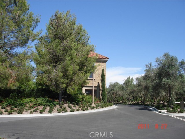 Building Photo - 81 Cipresso