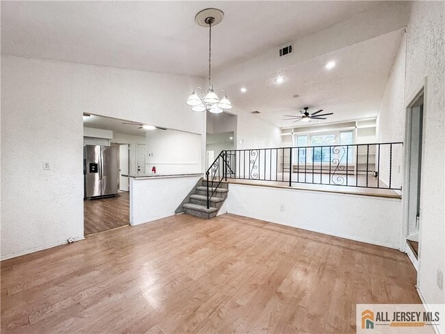 Building Photo - 742 Grove Ave