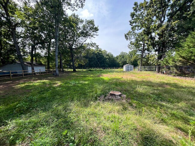 Building Photo - Gorgeous 3 bedroom, 2 bathroom brick home ...