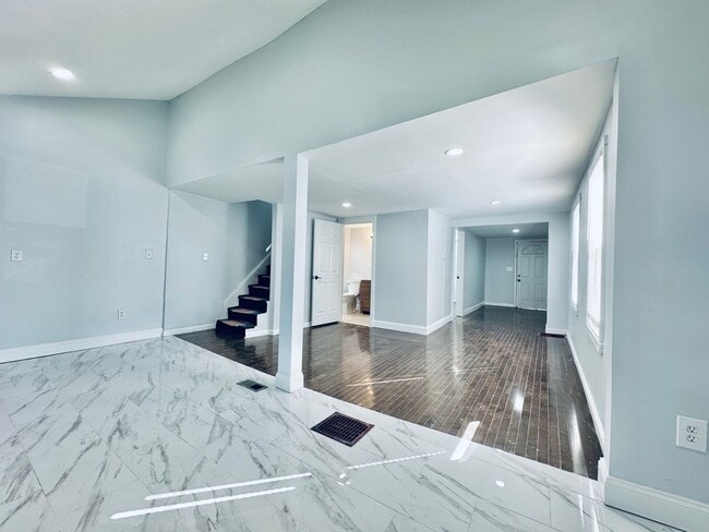 Building Photo - 10 Kensington St