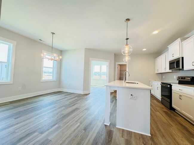Building Photo - 4 bedroom End Unit Townhome in Wendell Fall
