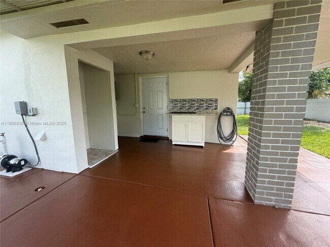 Building Photo - 5730 NW 112th Terrace