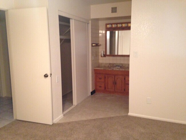 Building Photo - 1853 E Gemini Dr