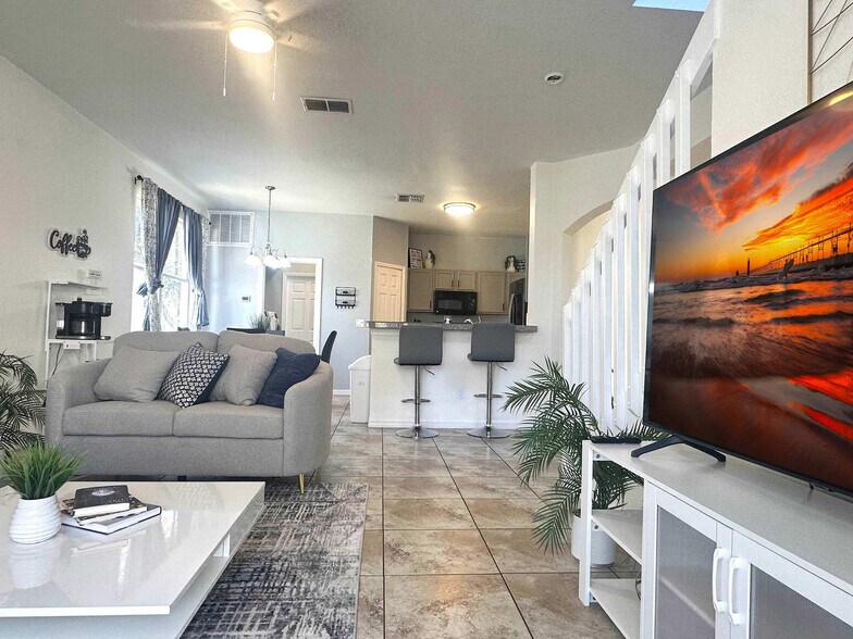 Building Photo - 930 Oxford Dr