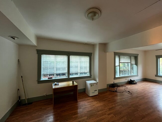 Building Photo - 1531 James St