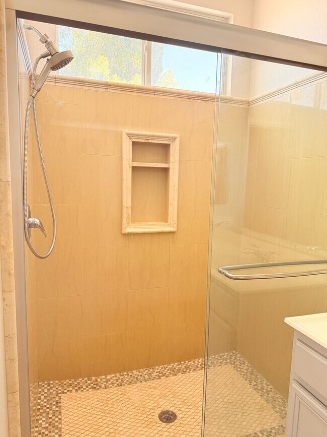 Building Photo - 3bd/2bath Single Story Home!