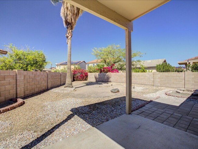 Building Photo - 3 Bedroom 2 Bathroom