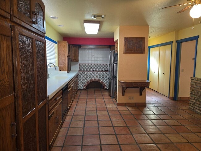 Building Photo - HOUSE - VILLAGE OF OAK CREEK