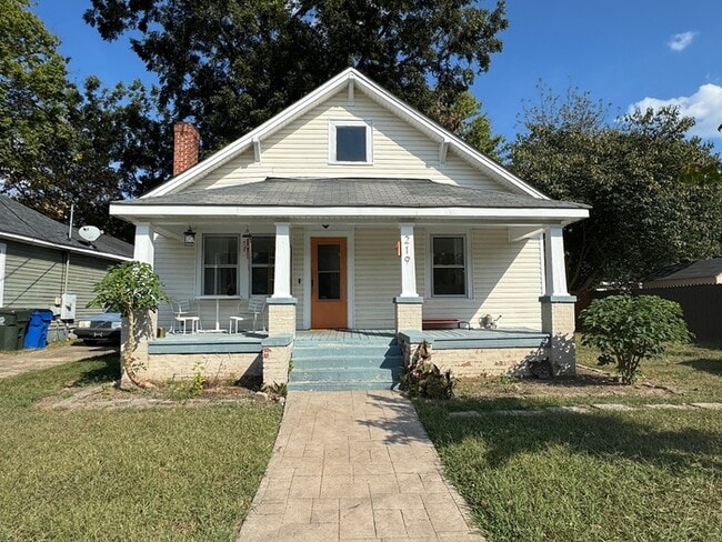 Building Photo - Renovated DTR Bungalow!