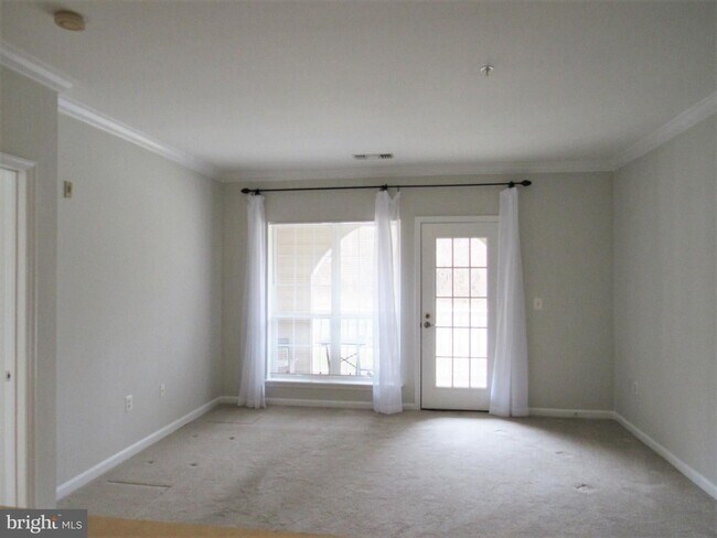 Building Photo - Gorgeous condo in a great location!