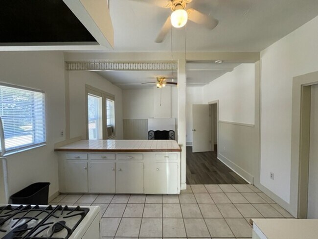 Building Photo - Large One Bedroom In Duck Pond Available in August!!!!