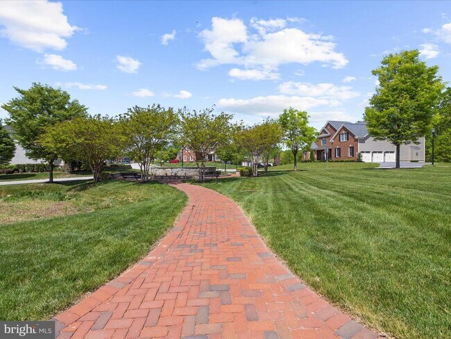 Building Photo - 8512 Pine Springs Dr
