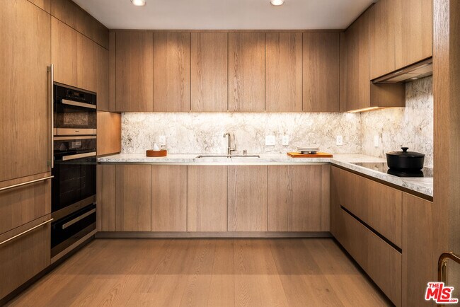 Building Photo - 2025 Ave of the Stars