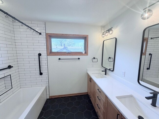 Building Photo - Fully Remodeled Luxury Home with Exceptional Space and Style!!