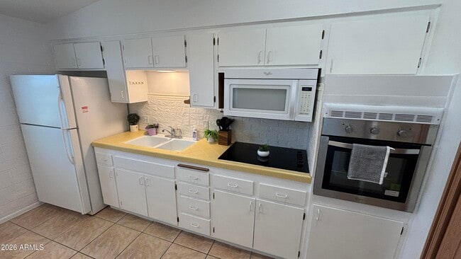 Building Photo - 10370 W Oakmont Dr