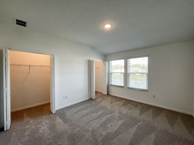 Building Photo - Brand new townhome with garage, excellent ...