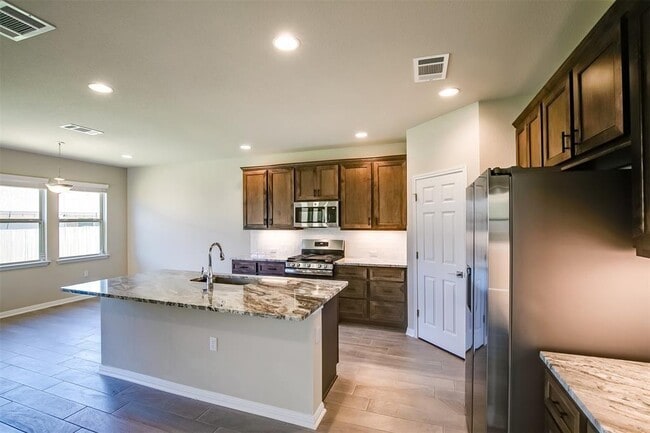 Building Photo - 837 Falkland Trace