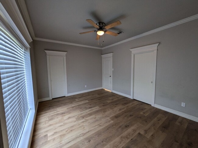 Building Photo - 5845 Woodway Dr