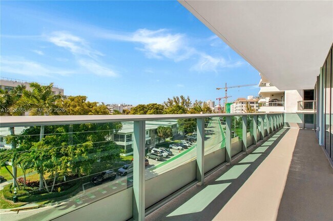 Building Photo - 9221 E Bay Harbor Dr