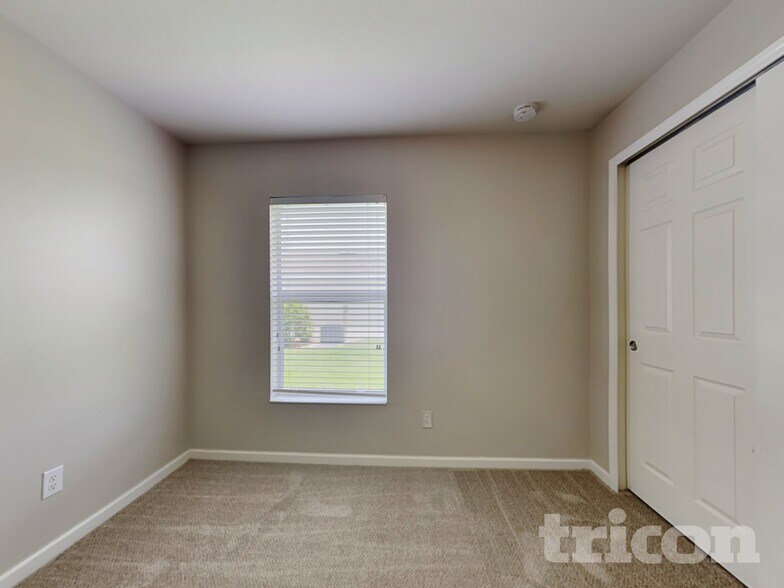 Building Photo - 5010 98th Ave E