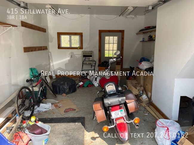 Building Photo - Spacious Home close to Everything and the ...