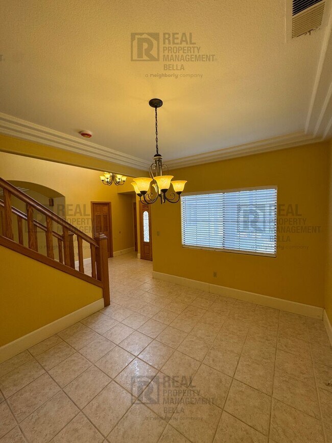 Building Photo - Waterfront Living in Canyon Lake!