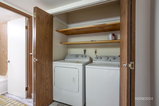 Building Photo - $2,700 / 2br - 2 BED 2 BATH CONDO