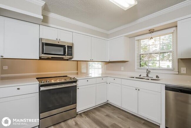 Building Photo - 23 HOLLY CREST CT, GREENSBORO, NC 27410