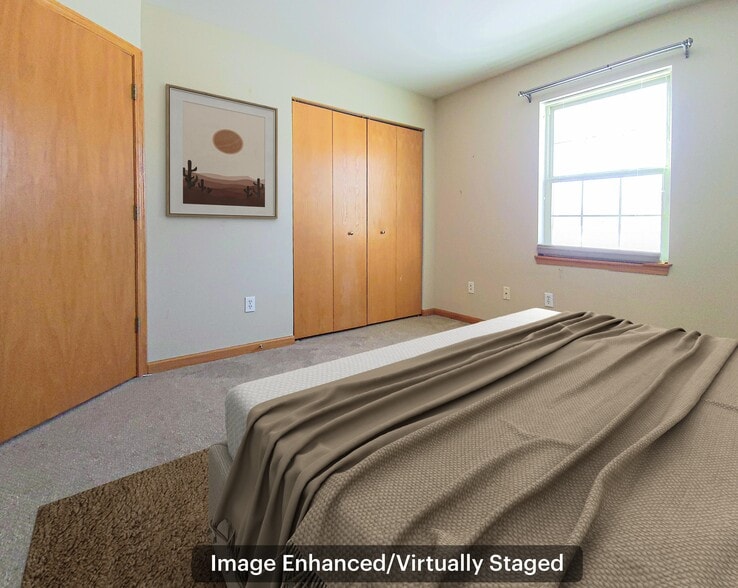Building Photo - 1805 Deer Path