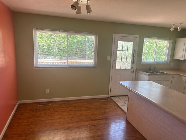 Building Photo - 375 Messina Dr