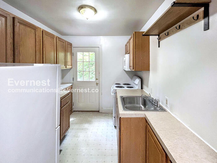 Building Photo - 412 A Griffin Ave