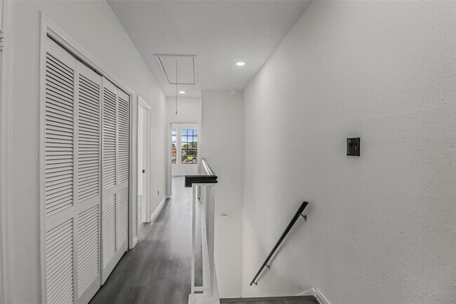 Building Photo - 8888 Benning Dr
