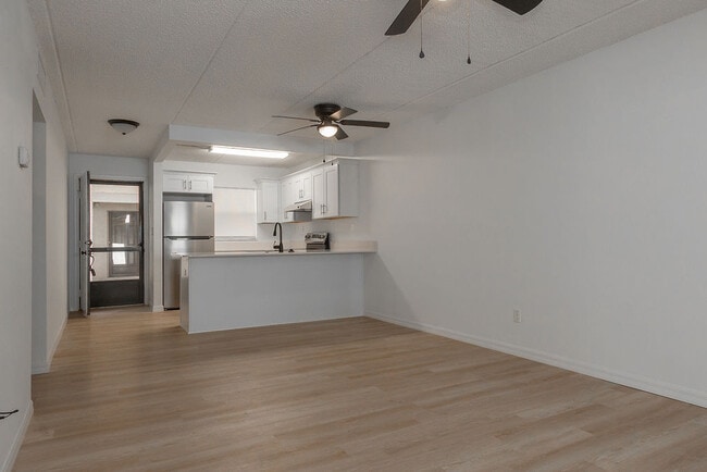 Building Photo - 100 E Kentucky Ave