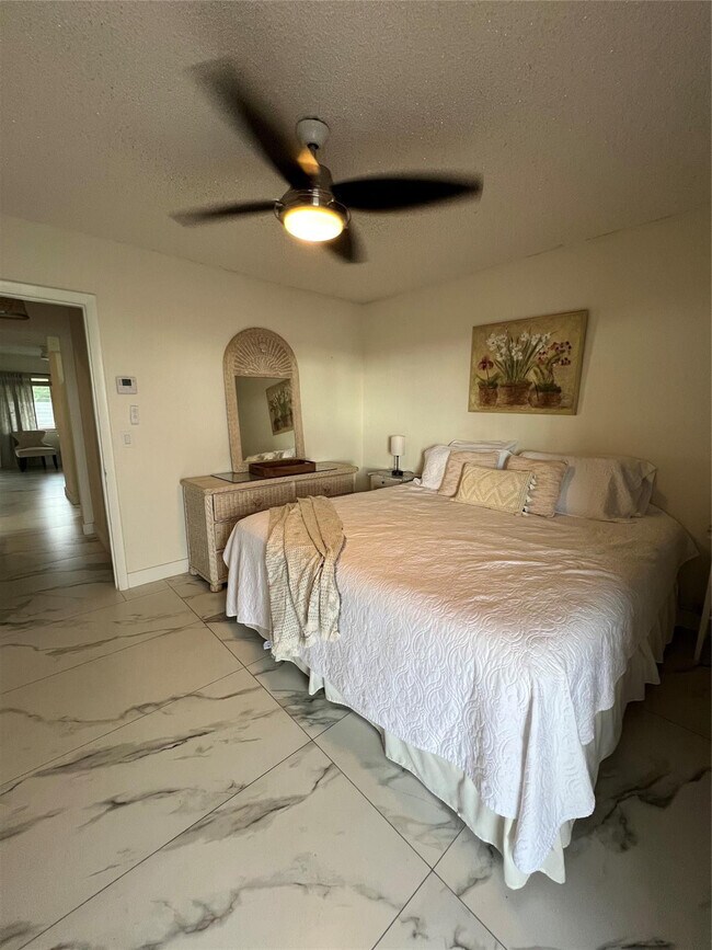 Building Photo - 900 SW 10th Terrace